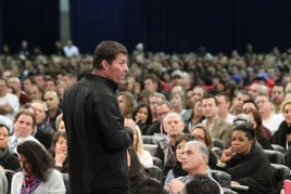 Lessons from Oprah’s Lifeclass in Toronto: Part 2 20120219-onc-tony-robbins-11-600x411
