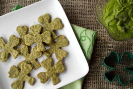 Easy St. Patrick’s Day Appetizer: Sneaky Shamrock Spinach Crackers & Green Dip IMG_8198