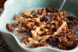 Cinnamon Bun Granola Recipe + Halloween Treat-a-thon! cinnamon bun granola-6628