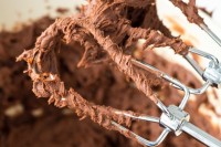 2-Ingredient Chocolate Fudge Frosting veganchocolatefudgefrosting-4836