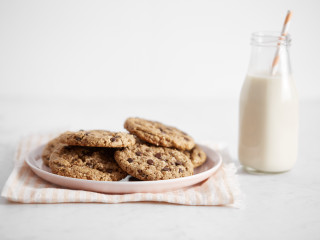 Crispy Peanut Butter Chocolate Chip Cookies