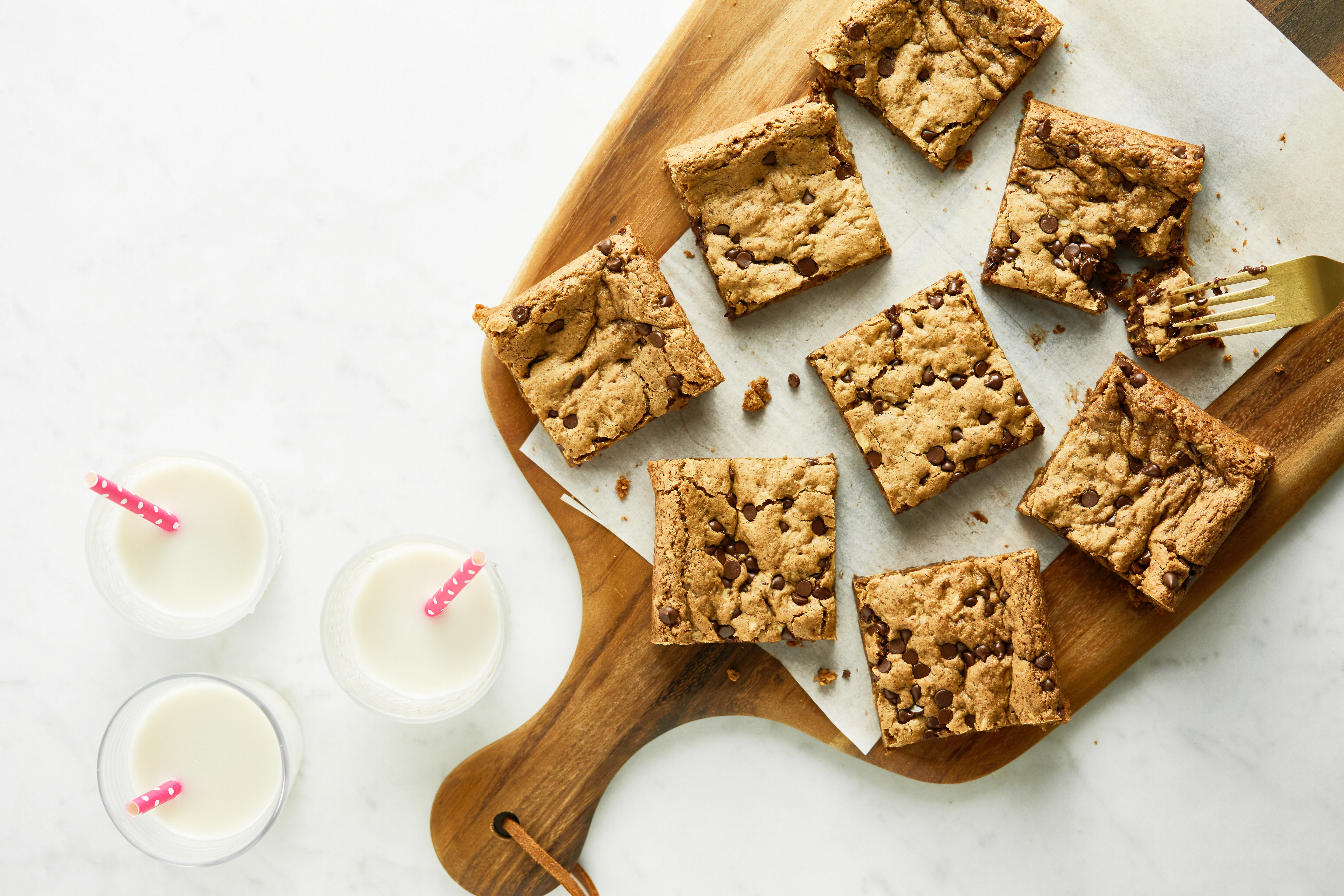 Toffee Cinnamon Oatmeal Cookie Bars-image