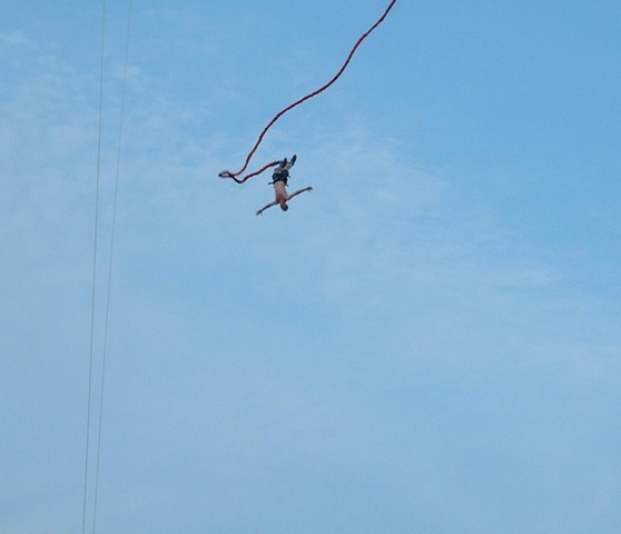 Eric_bungee_jumping3