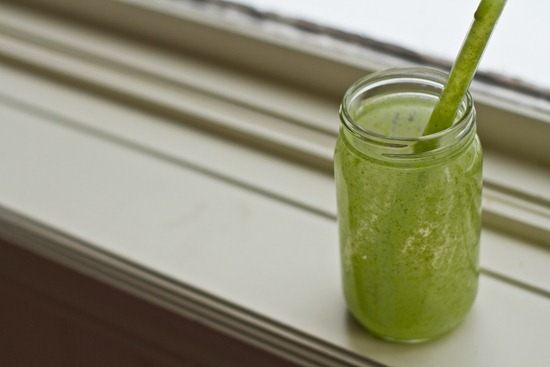 FUELING HACKS // MY DAILY GREEN SHAKE // CREAMY VANILLA SHAKE RECIPE  #ShleesHealthJourney 