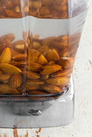 homemade almond milk-0872