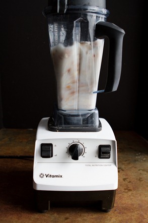 https://ohsheglows.com/wp-content/uploads/2013/01/homemade-almond-milk-0961_thumb.jpg