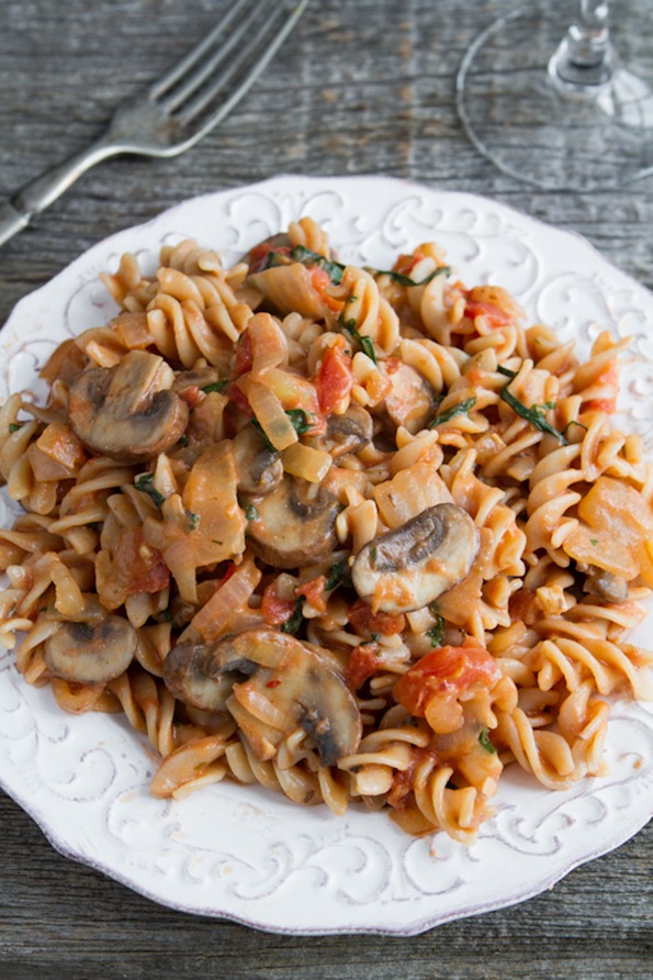 Quick & Easy Creamy Tomato Mushroom Pasta – Oh She Glows