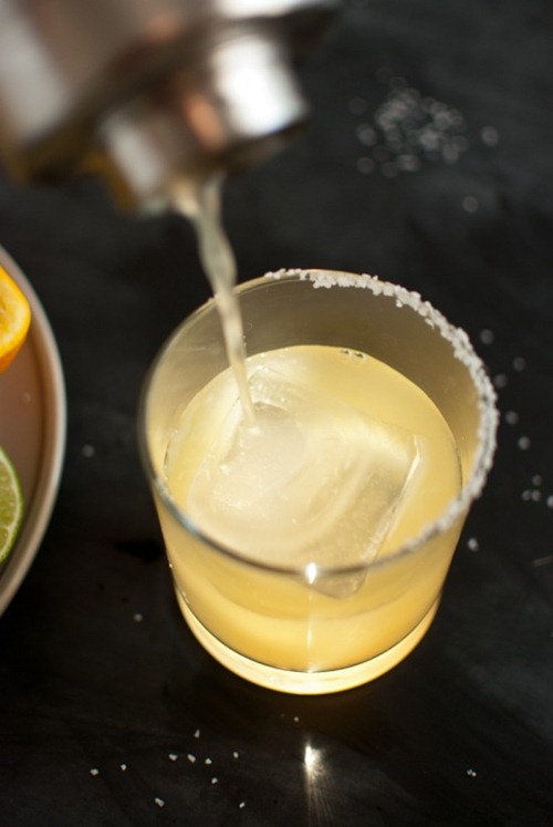 how-to-pour-margarita-cookieandkate