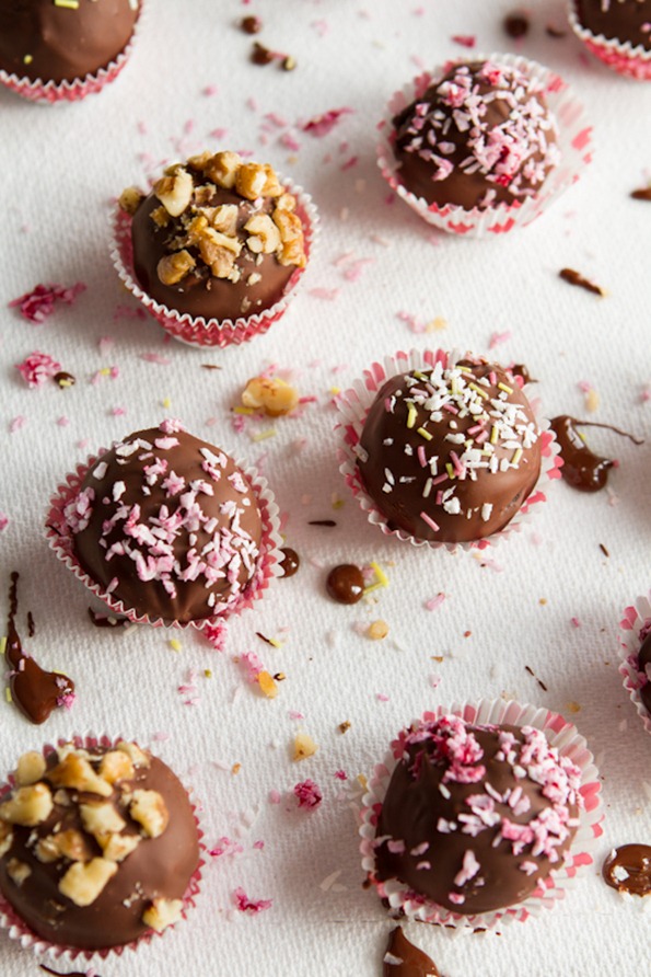 3-Ingredient Chocolate Cake Balls - Baking Cherry