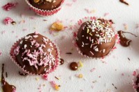 Vegan and Gluten-Free Chocolate Cake Balls vegancakeballglutenfree-1778