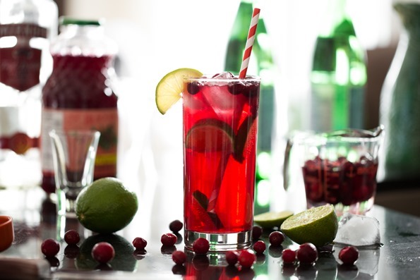 cranberrylimevodkasodacocktail-3723