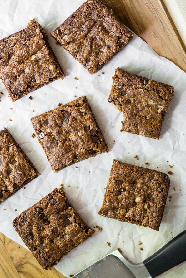 toffee cinnamon oatmeal cookie bars (vegan + gluten-free)